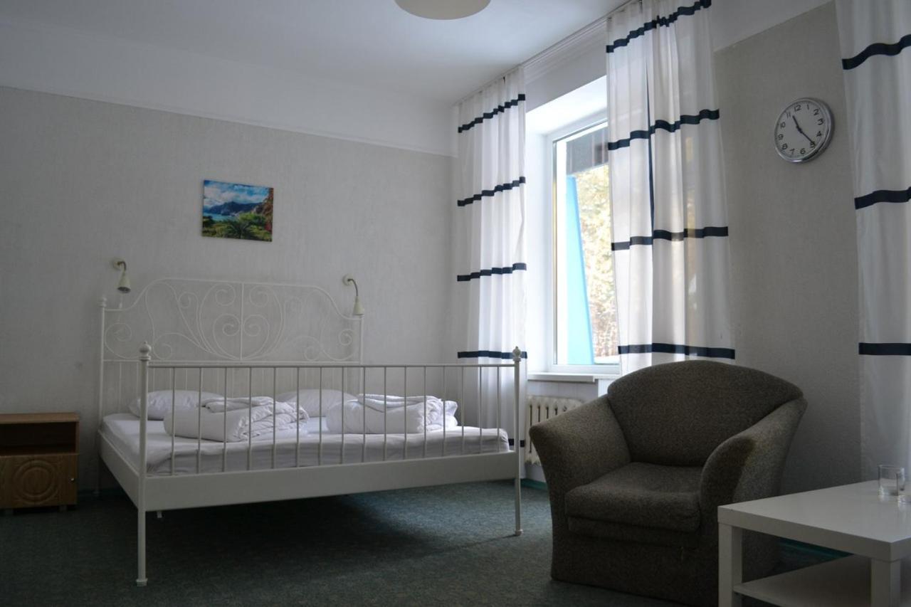 Park Hotel Lesnye Dali Barnaul Exteriör bild